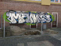 829778 Afbeelding van graffiti met de gestileerde tekst MANKS , op de voorgevel van het leegstaande pand Framboosstraat ...